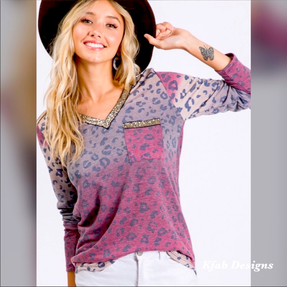 B4💜Wow!💜Stunning ombré’ v-neck w/metallic details!